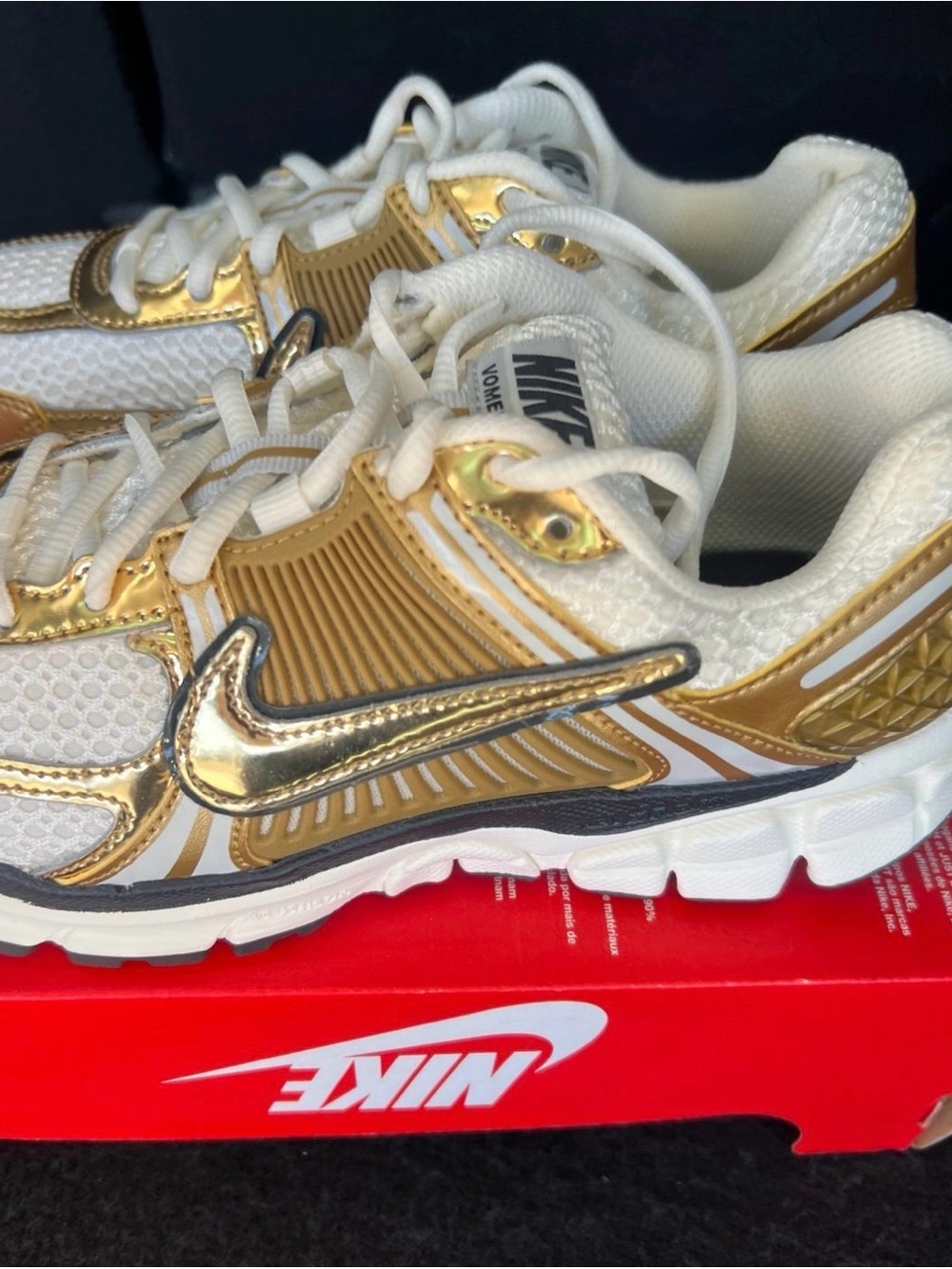 Size 12W/10.5M Nike Zoom Vomero 5 Metallic Gold Women's HF7723-001 Missing Lid! - Picture 2 of 8